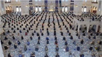 Bayram-Gebet in Manisa: Uhrzeit, Ablauf und Bedeutung des Kurbanfests 2025 f&uuml;r Familien in der Schweiz mit Wurzeln in der T&uuml;rkei.