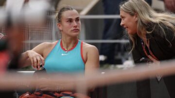 Aryna Sabalenka verliert das French-Open-Finale gegen Coco Gauff, weint vor der Presse – und flüchtet mit Tequila und Gummibärchen nach Mykonos.