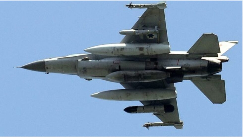 Israel führte laut WSJ eine geheime Operation gegen iranische PVO durch. Mossad schmuggelte Drohnenteile ein, sabotierte Systeme und traf Raketenträger.
