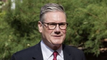 Premier Starmer ruft NATO auf, jetzt Druck auf Putin auszuüben. Es sei der Moment für Verhandlungen und ein bedingungsloses Waffenstillstandsangebo.