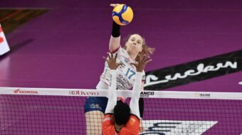 Die Schweizer Volleyballerin Maja Storck verlässt Italien und unterschreibt beim polnischen Topclub Budowlani Łódź – mit familiärem Bezug. Jetzt mehr lesen!