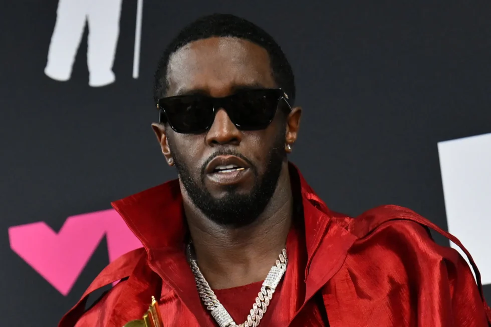 Sean „Diddy“ Combs wurde im US-Prozess vom Vorwurf des Menschenhandels freigesprochen, jedoch in zwei Punkten wegen Prostitutionsförderung verurteilt. Renewz.de berichtet faktenbasiert und detailliert.