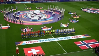Frauen-EM 2025 startet in Basel mit Show und Rückschlag: Schweiz verliert 1:2 gegen Norwegen. Marisa Wunderlin verantwortet das Eröffnungskonzept.
