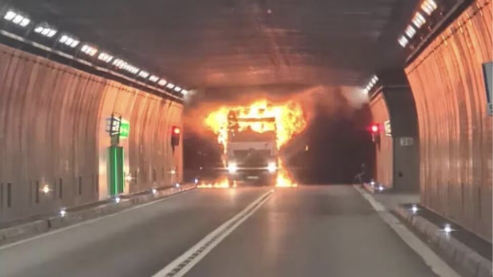 LKW-Brand im Gotthardtunnel am 4. Juli 2025: Tunnel bleibt gesperrt, Öffnung frühestens gegen 23 Uhr. Umleitung über Pass, Fahrer verletzt, Verkehr betroffen.