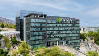 Nvidia baut neues KI-Zentrum in Israel für 500 Mio. Dollar – während Intel sein 15-Mrd.-Projekt in Kiryat Gat vorerst gestoppt hat.