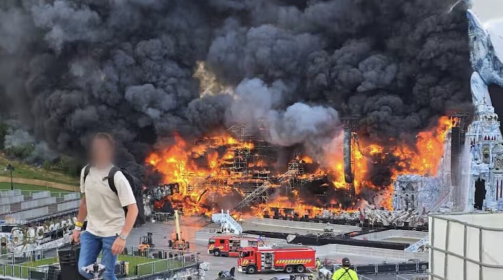 Tomorrowland 2025: In Boom (Belgien) brennt die Hauptbühne zwei Tage vor Festivalstart komplett ab. Festival in Gefahr – Veranstalter noch ohne Stellungnahme.
