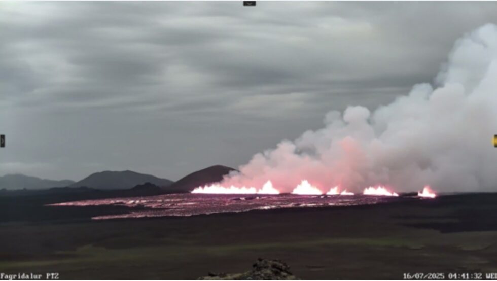 Island: Am 16. Juli 2025 brach entlang der Sundhnúksgígaröð erneut ein Vulkan aus. Eine 2,4 km lange Spalte öffnete sich, Lava bedeckt über 3 km². Gasgefahr bleibt hoch.