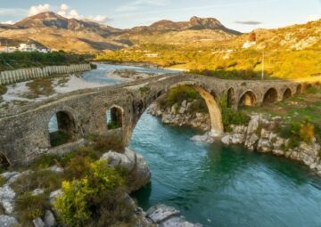 Erleben Sie die perfekte Balkan-Rundreise mit dem Auto: Route, Highlights, Reisetipps und Sicherheit f&uuml;r zwei unvergessliche Wochen zwischen Adria und Alpen.