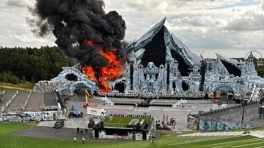 Tomorrowland 2025 in Belgien: Hauptbühne in Boom nur zwei Tage vor Festivalbeginn komplett abgebrannt