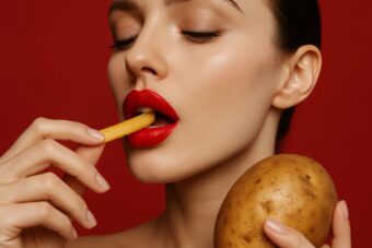 Am 20. August feiert die Welt den Welttag der Pommes frites. Von Belgien bis Hollywood – Geschichte, Stars, Kalorien und Kultur rund um das beliebteste Fast-Food-Gericht.