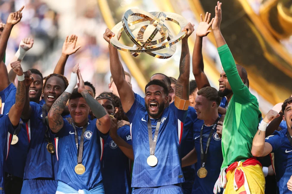 Die FIFA-Reform zur Klub-Weltmeisterschaft sieht 48 Teams, neue Einnahmequellen und globale Ausrichtung vor – doch UEFA und Ligen schlagen Alarm.