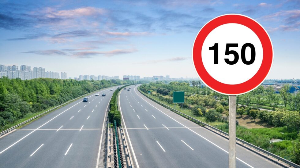 Tschechien startet ein Tempolimit von 150 km/h auf der Autobahn D3. Digital gesteuerte Schilder regeln die Geschwindigkeit wetterabhängig. Ein europäisches Pilotprojekt mit Potenzial.