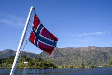 Norwegen verlangt ab 1. September 2025 das Sprachniveau A2 für den Daueraufenthalt. Auch die Schweiz kennt vergleichbare Regeln – mit kantonalen Unterschieden.