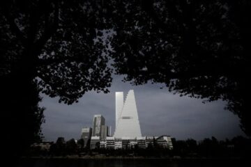 Roche und Novartis: 3 starke Gründe für den US-Produktionswechsel und Folgen für die Schweiz