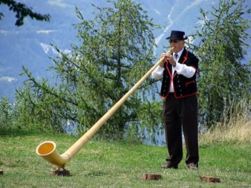 Welche Bedeutung hat das Alphorn in der Schweizer Kultur und wo kann man Alphornbl&auml;ser live erleben