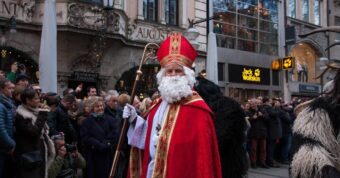 Wie wird der Feiertag des Heiligen Nikolaus in Obwalden gefeiert