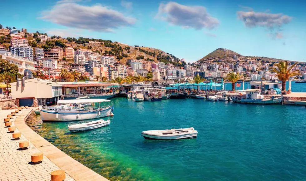 Warum verliert Montenegro im Tourismus gegen Albanien? Gründe, Fakten und Trends 2025