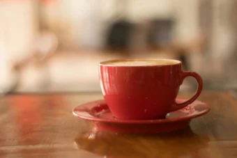 Kaffee am Morgen: Warum er uns wach macht und was wir dabei beachten sollten