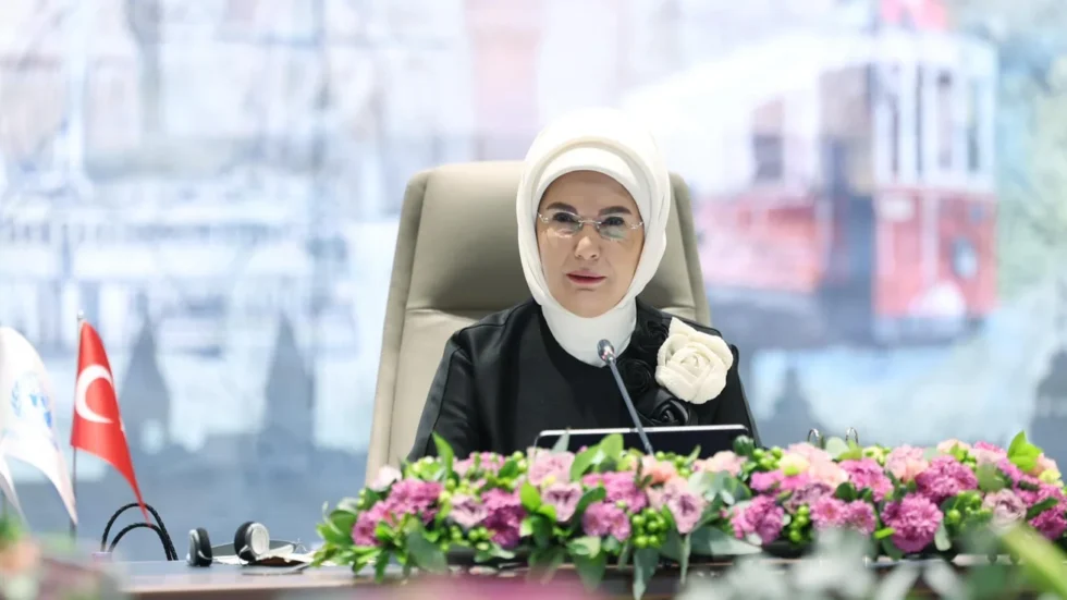 Emine Erdoğan appelliert in einem Brief an Melania Trump: Mitgefühl für Kinder in Gaza wie für ukrainische. Sie verweist auf 62.000 Tote, 18.000 Kinder.