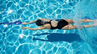 Die ultimative Anleitung zur Schwimmtechnik und den Gesundheitsvorteilen. Plus: Entdecken Sie, warum Schwimmen ein Highlight beim Umzug Schweiz ist und wie es das Leben bereichert.
