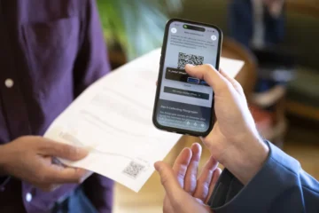 Die Schweizer Stimmb&uuml;rger sagen Ja zur Einf&uuml;hrung einer staatlichen E-ID (50,4%) und beenden die unbeliebte Eigenmietwert-Steuer (57,7%). Knapper Entscheid in Z&uuml;rich!