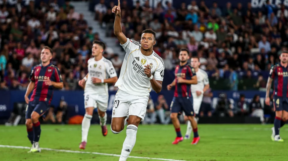 Nach seinem jüngsten Hattrick gegen Kairat Almaty klettert Real Madrids Stürmer Kylian Mbappé mit 60 Toren auf Platz 6 der Champions-League-Torschützenliste und überholt Thomas Müller. Die Jagd auf Raúl beginnt.
