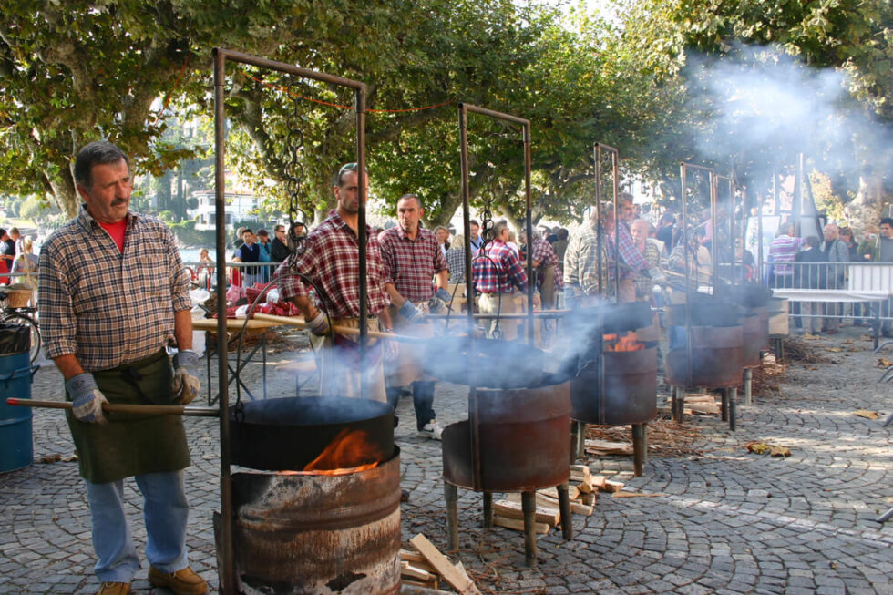 Ein herbstliches Erlebnis in Ascona: Entdecken Sie das Kastanienfest am Lago Maggiore. Verkostung lokaler Spezialitäten, Handwerk und Musik für die ganze Familie.