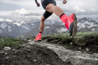 Der umfassende Guide für Laufschuhe 2025. Erfahre, welche Technologien wichtig sind, wie du den richtigen Schuh findest und was in der Schweiz besonders wichtig ist.