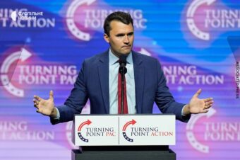 Der konservative Aktivist Charlie Kirk wurde nach einer Schießerei in Utah getötet. Trump reagiert mit bewegenden Worten. Renewz berichtet mit Details.