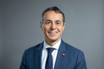 Aussenminister Ignazio Cassis erklärt, warum die offizielle Palästina-Anerkennung in der Schweiz noch nicht auf der Agenda steht. Die Vermittlerrolle und der Friedensplan sind entscheidend.