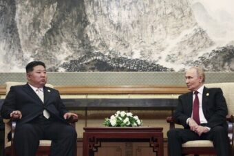 Putin und Kim Jong Un festigen Allianz in Peking – Dank für nordkoreanische Truppen in Kursk