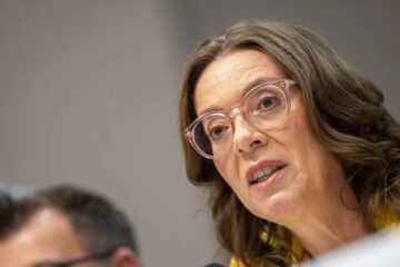 SRF-Direktorin Nathalie Wappler tritt zurück – Stellenabbau und weitere Sparmassnahmen angekündigt