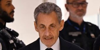 Nicolas Sarkozy wurde in Paris wegen krimineller Vereinigung im Libyen-Finanzierungsskandal verurteilt. Ihm drohen bis zu zehn Jahre Haft.