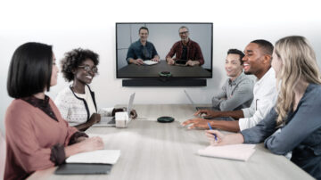 Experten-Guide zur Konferenz-Technologie: So wählen Sie die beste Kamera, Mikrofon und Software für Zuhause und das Büro. Fokus auf Audio-Qualität, Datenschutz und Sicherheit.