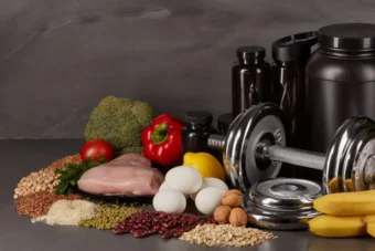 Sporternährung entwickelt sich rasant. Erfahren Sie, welche Trends 2025 dominieren: von personalisierten Plänen bis zu veganen Proteinen und Schweizer Qualität.