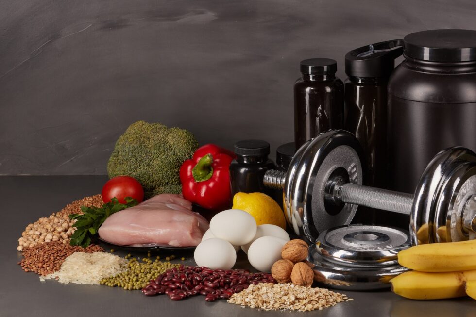 Sporternährung entwickelt sich rasant. Erfahren Sie, welche Trends 2025 dominieren: von personalisierten Plänen bis zu veganen Proteinen und Schweizer Qualität.