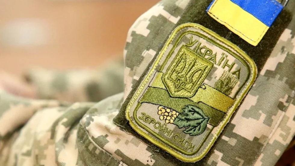 Ukrainische Männer in Kanada, die eine Daueraufenthaltsgenehmigung beantragen, erhalten Aufforderungen, ihren Status bezüglich des Militärdienstes zu belegen. Ein genauer Blick auf die neuen Anforderungen.