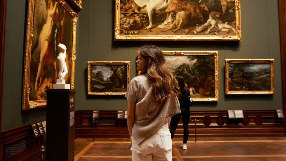 Sparen beim Reisen: Finde heraus, wie du 2025 mit cleveren Tipps, Rabattkarten und Pässen günstige Tickets für Museen und Sehenswürdigkeiten bekommst.
