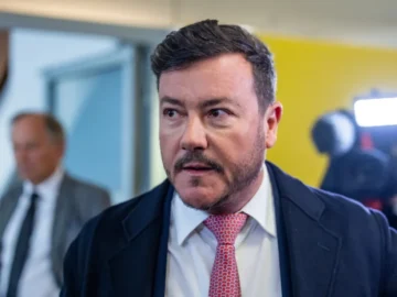 Der 48-j&auml;hrige Ren&eacute; Benko, Gr&uuml;nder des Signa-Imperiums, steht wegen Gl&auml;ubigersch&auml;digung vor Gericht. Ihm wird vorgeworfen, 660.000 &euro; verschleiert zu haben.