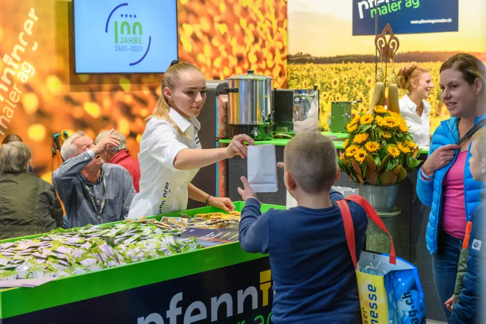 Alle Infos zur Schaffhauser Herbstmesse 2025 (22.–26. Okt.): Chilbi, Gewerbeschau, Wein-Highlights. Der Guide zum traditionellen Jahrmarkt in der Schweiz.