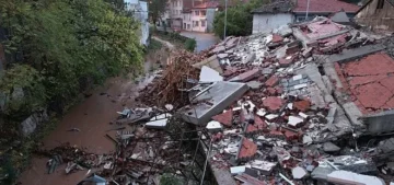 Ein Erdbeben der St&auml;rke 6,1 hat am Montagabend die westt&uuml;rkische Provinz Balıkesir ersch&uuml;ttert. Zahlreiche Geb&auml;ude st&uuml;rzten ein, mehrere Menschen wurden verletzt.