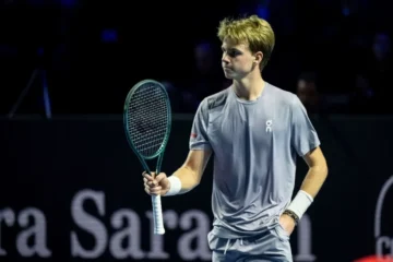 Henry Bernet zeigt bei seinem Swiss-Indoors-Deb&uuml;t in Basel eine starke Leistung gegen Jakub Mensik, verliert aber knapp in drei S&auml;tzen. Auch R&eacute;my Bertola scheidet in Runde eins aus.