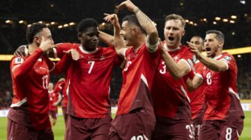 Schweiz marschiert zielstrebig Richtung WM 2026: Mit einem starken 2:0-Auswärtssieg in Schweden übernimmt das Team von Murat Yakin die Führung in der Qualifikationsgruppe.