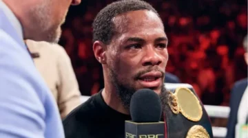 Der WBC-Interims-Weltmeister im Super-Leichtgewicht, Isaac Cruz, trifft am 6. Dezember in San Antonio auf Lamont Roach. Roach steigt auf und sucht den Titel nach seinem Unentschieden gegen Gervonta Davis.