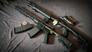 Erfahren Sie, wie Sie den Waffenerwerbsschein (WES) in der Schweiz beantragen, welche strengen Kriterien gelten und warum die Zuverlässigkeitsprüfung so wichtig ist.