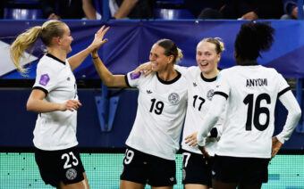 Die DFB-Frauen ziehen nach einem nervenaufreibenden 2:2 gegen Frankreich ins Finale der Nations League ein. Gegner ist Spanien. Ein historischer Erfolg für das Team.