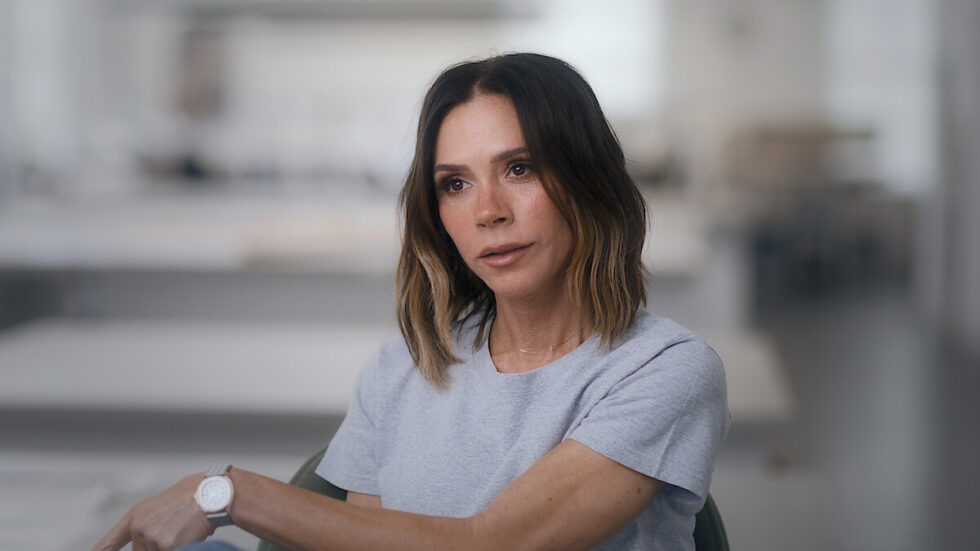 Victoria Beckham auf Netflix: Wie die Designerin und Ehefrau von Ex-Fußballstar David Beckham ihr Imperium zwischen Mode, Liebe und Paris neu erfindet