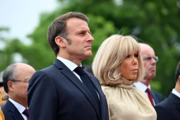 Brigitte Macron steht im Mittelpunkt eines Cybermobbing-Prozesses in Paris. Hinter der Figur &bdquo;Zo&eacute; Sagan&ldquo; steckt Publizist Aur&eacute;lien Poirson-Atlan, der gezielte Hasskampagnen f&uuml;hrte.