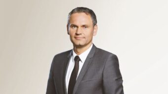 Oliver Blume verlässt Porsche als CEO, Michael Leiters soll Nachfolger werden. Doppelrolle endet, Gewinn- und EV-Herausforderungen bleiben.
