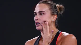 Jessica Pegula schlägt Aryna Sabalenka im Halbfinale des Wuhan Open 2025 nach einem epischen Drei-Satz-Match. Das Finale steigt gegen Coco Gauff.